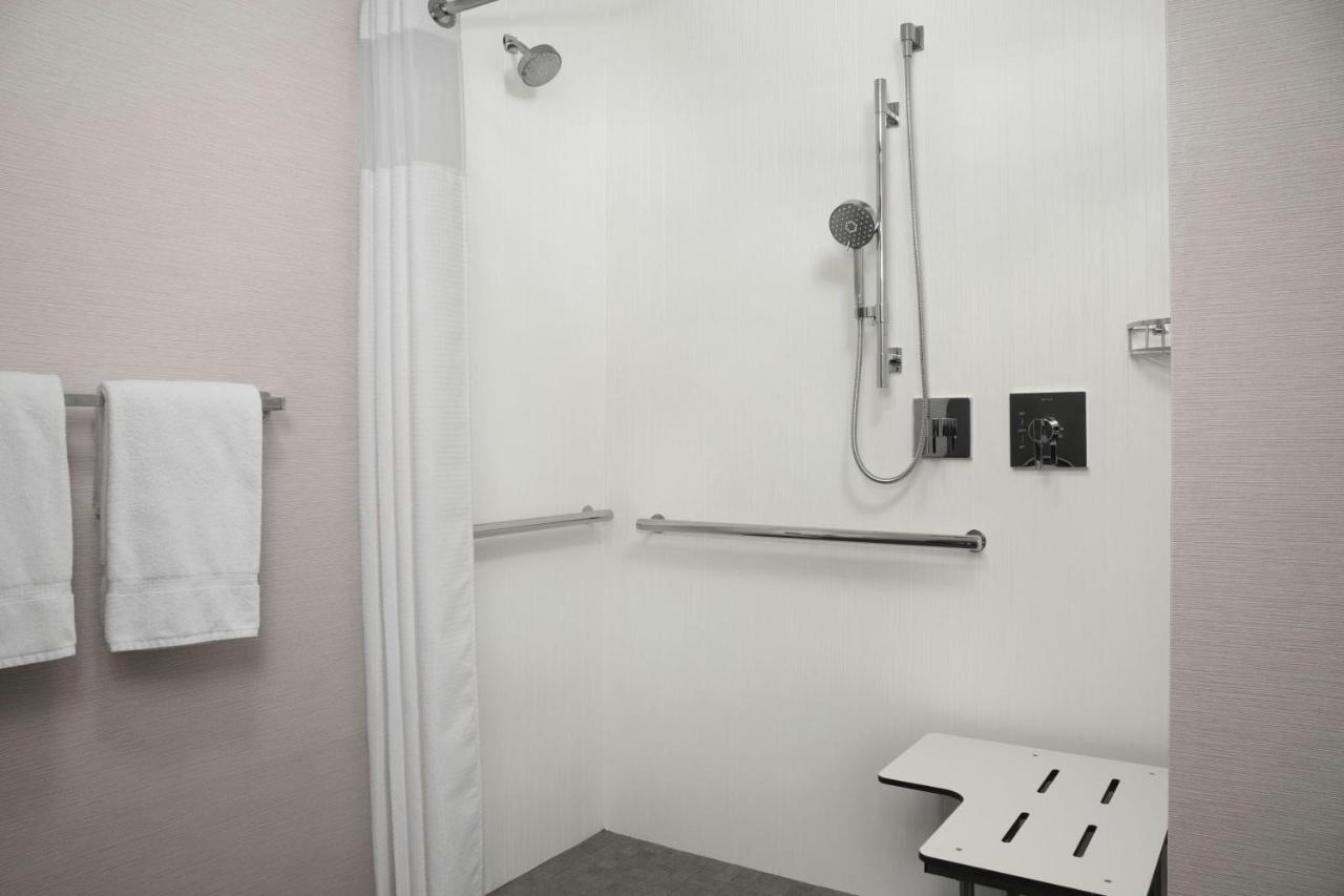 Double Room with Two Double Beds and Adapted Tub - Mobility and Hearing Accessible at Courtyard by Marriott Lakeland
