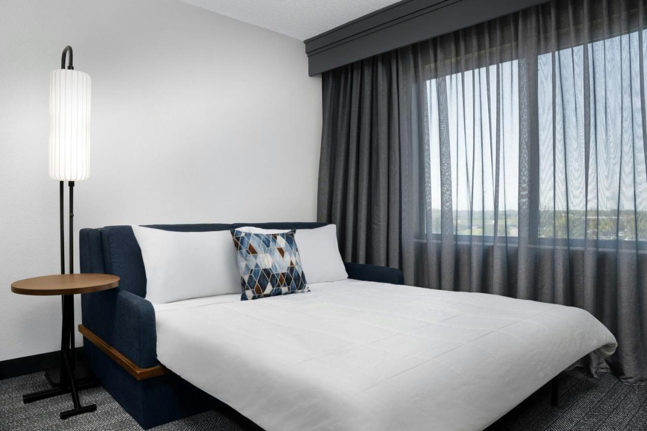 King Room with Sofa Bed at Courtyard by Marriott Lakeland