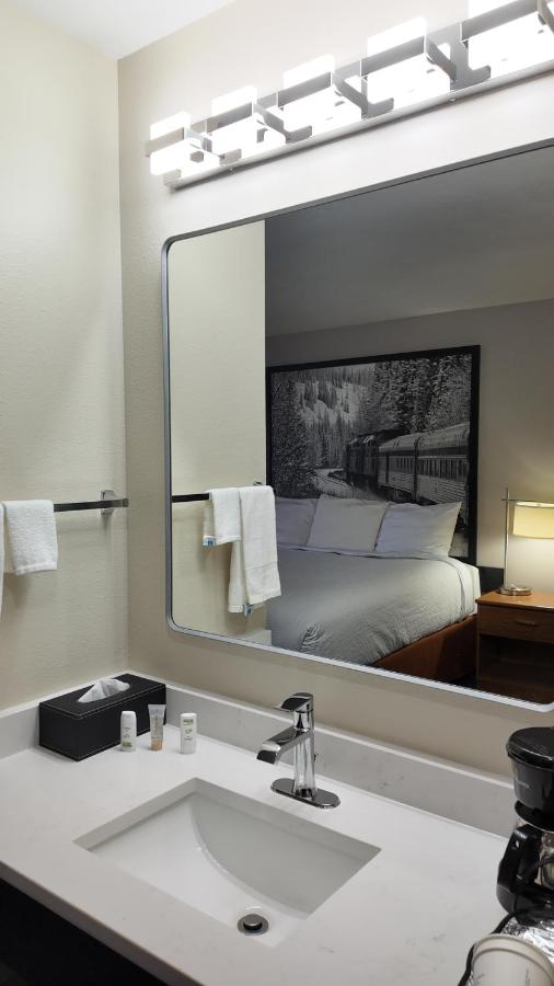 | Super 8 by Wyndham Hampshire IL