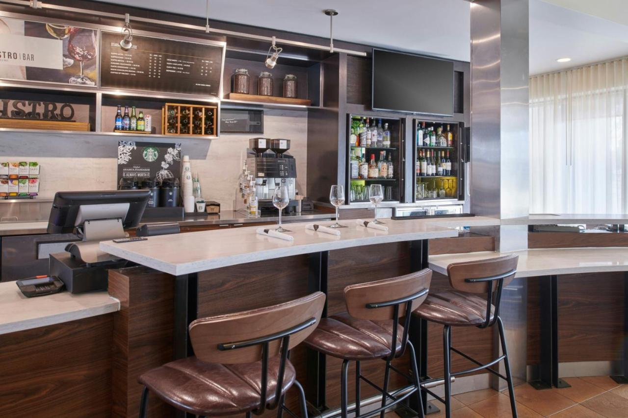 | Courtyard by Marriott Detroit Livonia