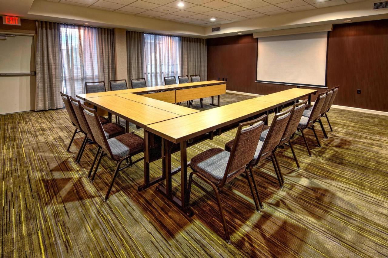 | Courtyard by Marriott Alexandria