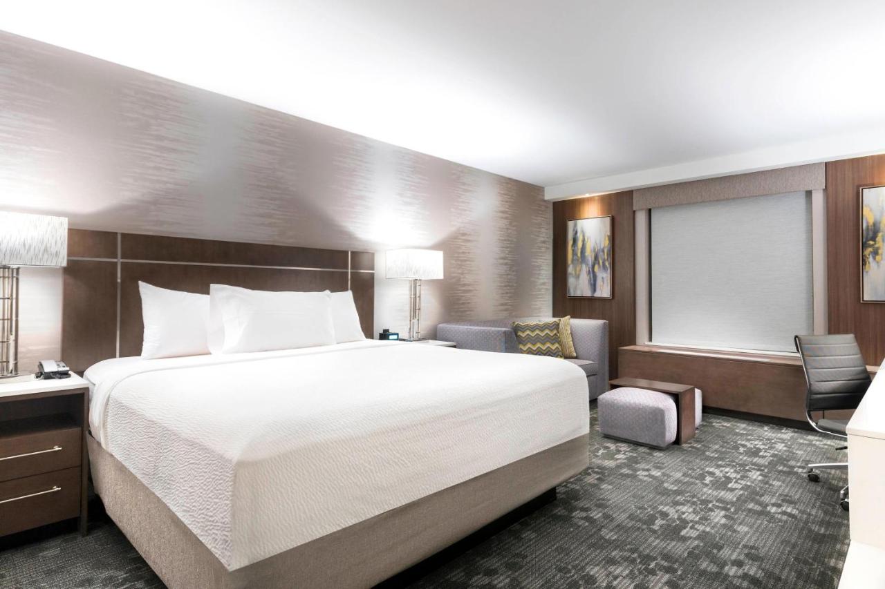 King Room at Courtyard by Marriott Edgewater NYC Area