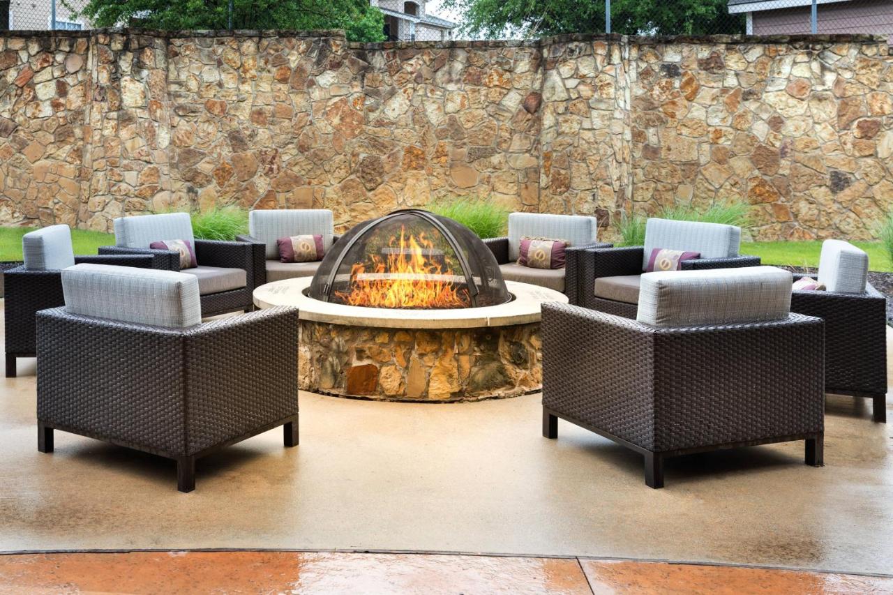 | Courtyard Marriott Denton