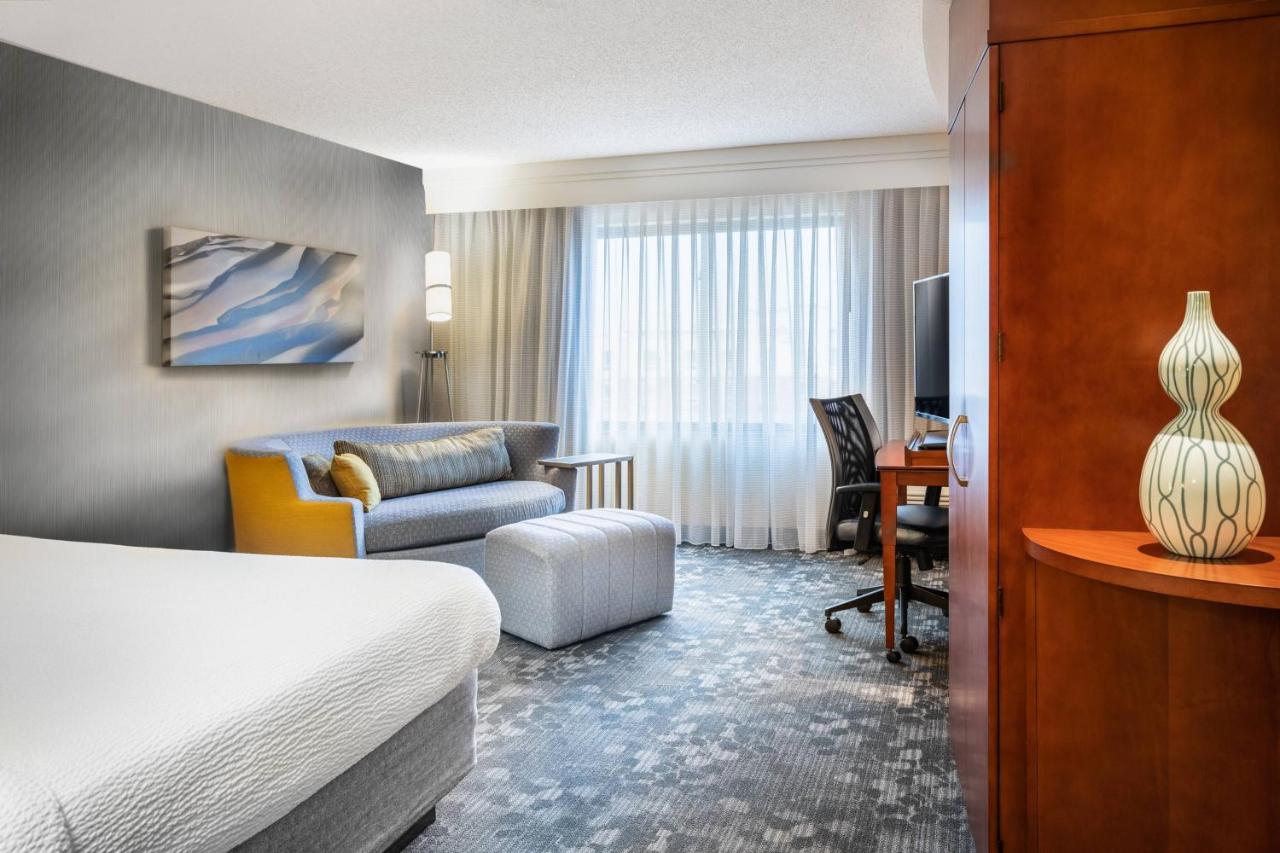 | Courtyard Marriott Denton
