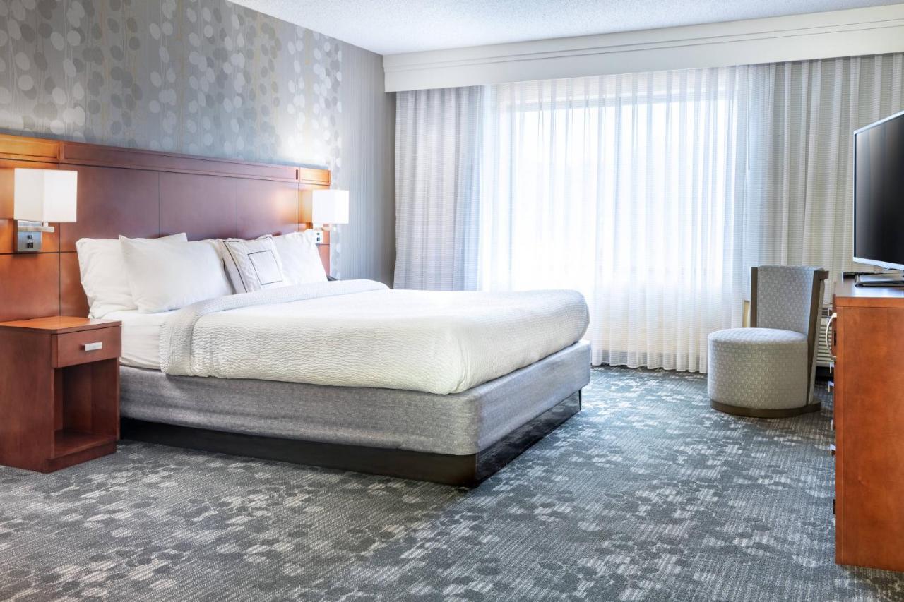 | Courtyard Marriott Denton