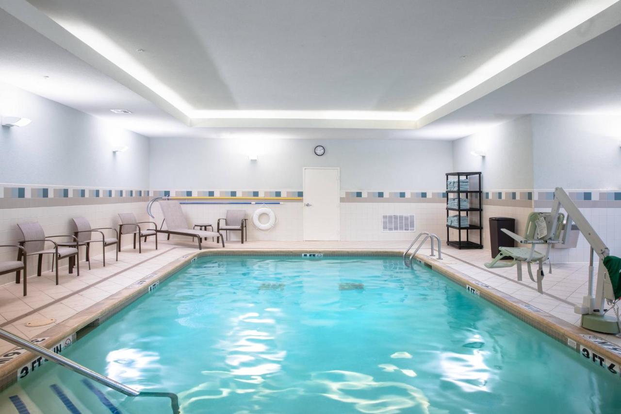 | Courtyard Marriott Denton