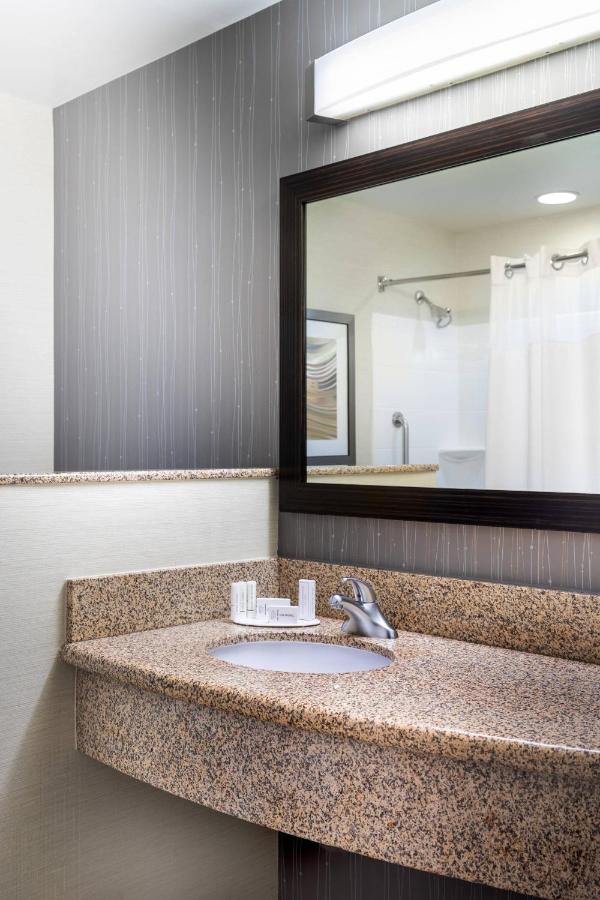 | Courtyard Marriott Denton