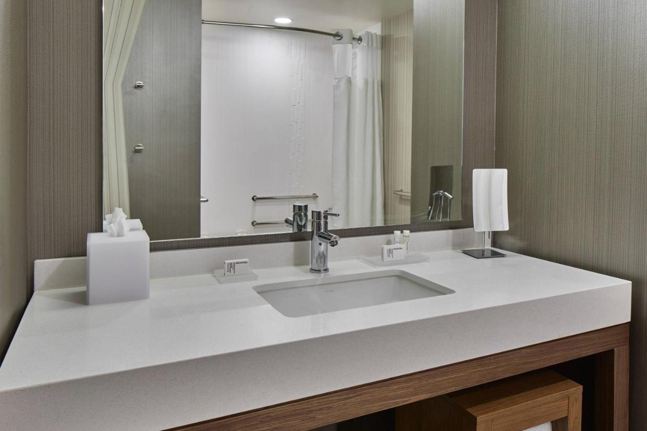 Guest room, 1 King, Sofa bed at Courtyard by Marriott Albany Airport