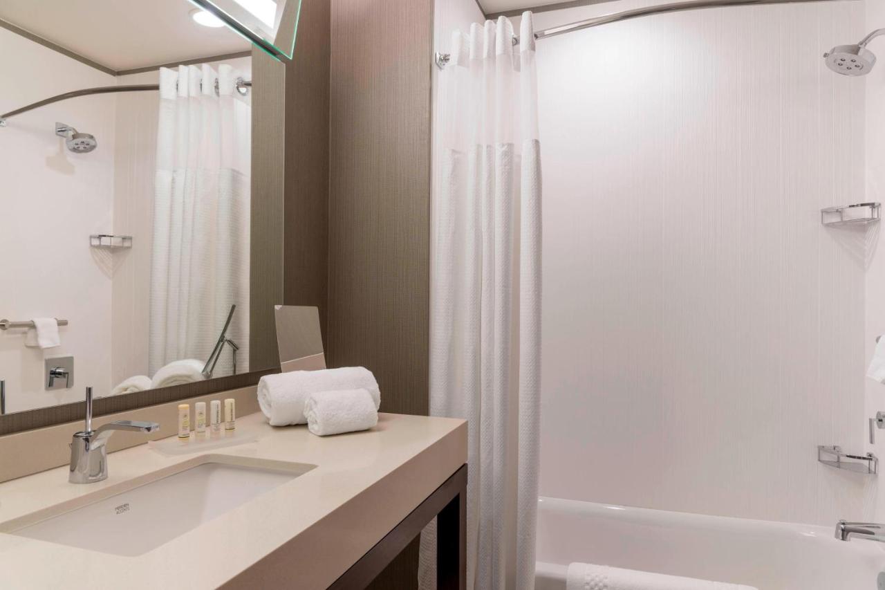 | Courtyard by Marriott Waterloo Cedar Falls