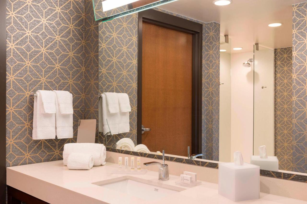 | Courtyard by Marriott Waterloo Cedar Falls