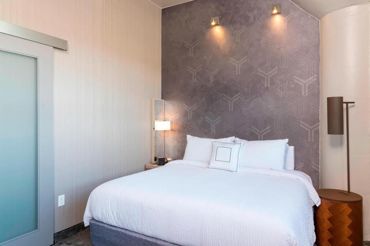 | Courtyard by Marriott Waterloo Cedar Falls