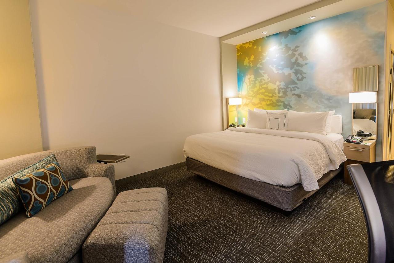 King Room at Courtyard by Marriott Lake Jackson
