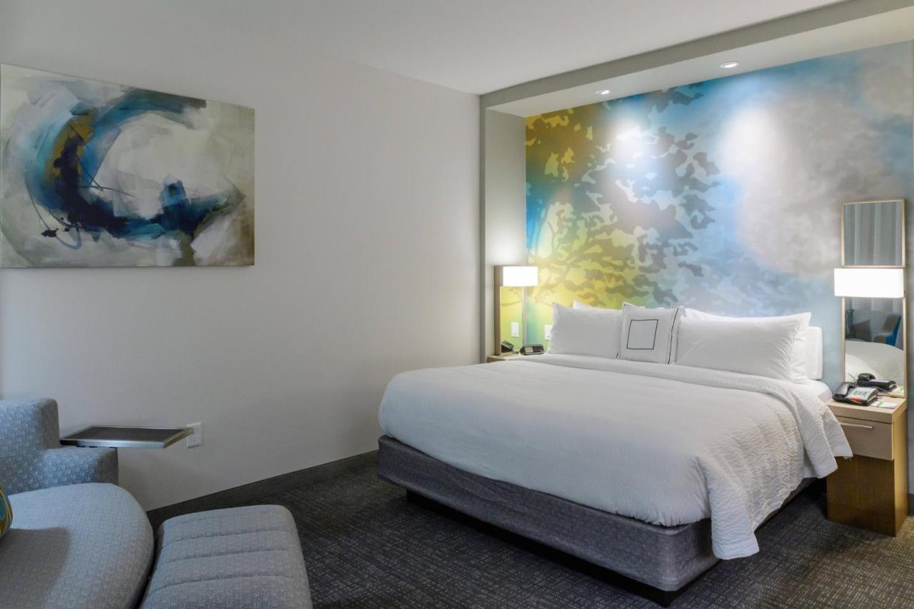 King Room at Courtyard by Marriott Lake Jackson