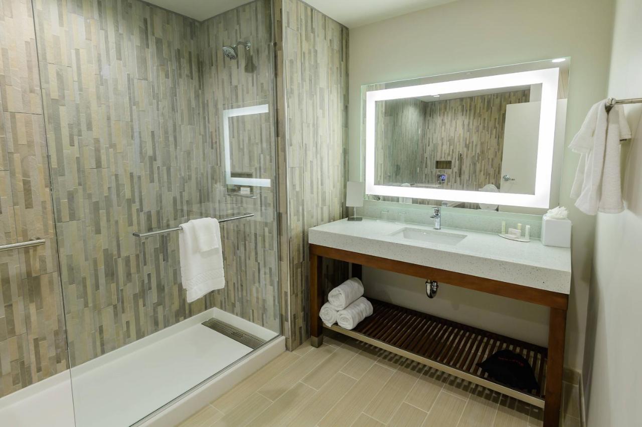 King Room at Courtyard by Marriott Lake Jackson
