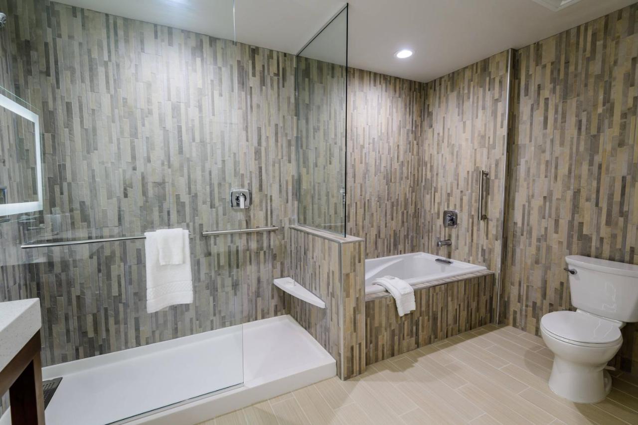 King Room at Courtyard by Marriott Lake Jackson