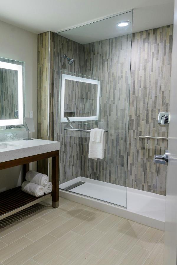 King Room at Courtyard by Marriott Lake Jackson