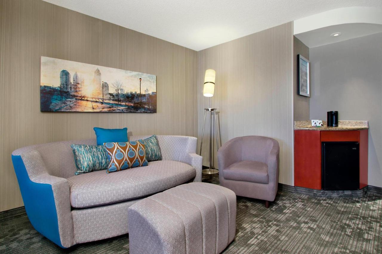 | Courtyard Atlanta Airport West