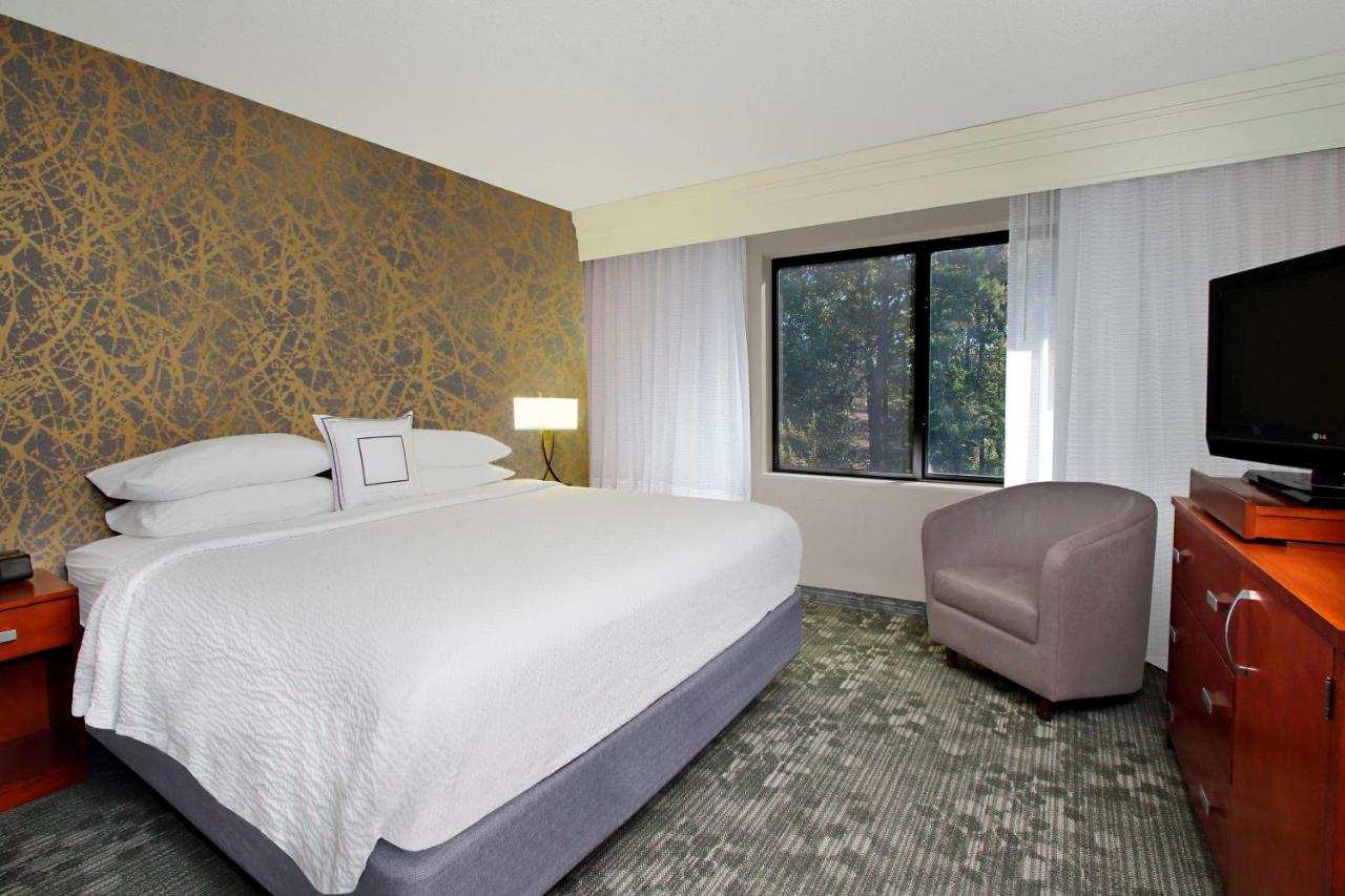 | Courtyard Atlanta Airport West