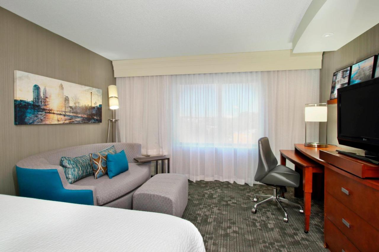 | Courtyard Atlanta Airport West