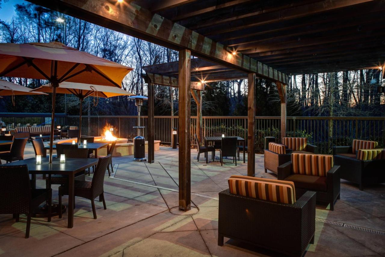 | Courtyard Atlanta Airport West