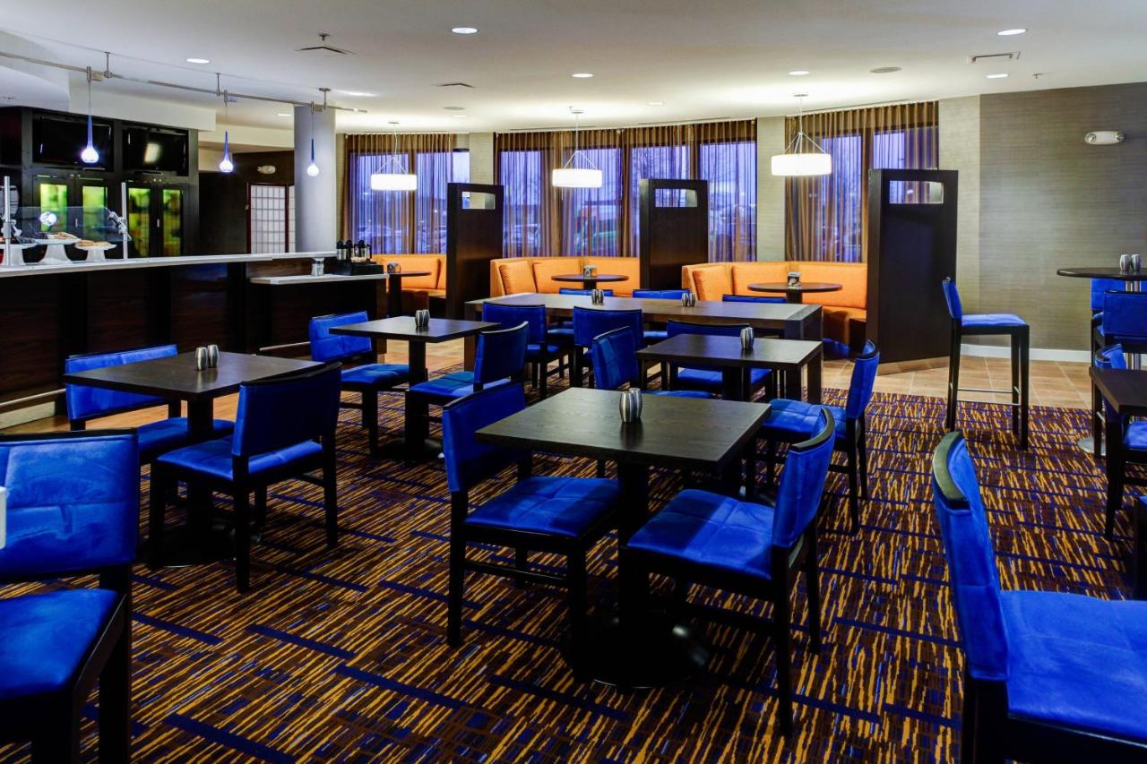 | Courtyard Atlanta Airport West