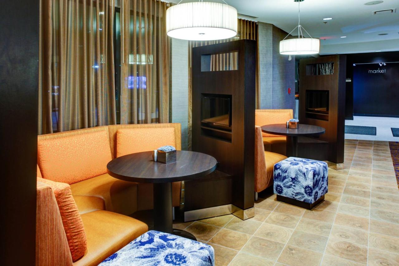 | Courtyard Atlanta Airport West