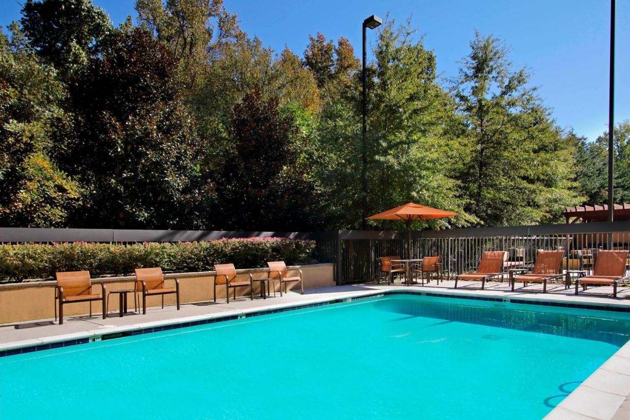 | Courtyard Atlanta Airport West