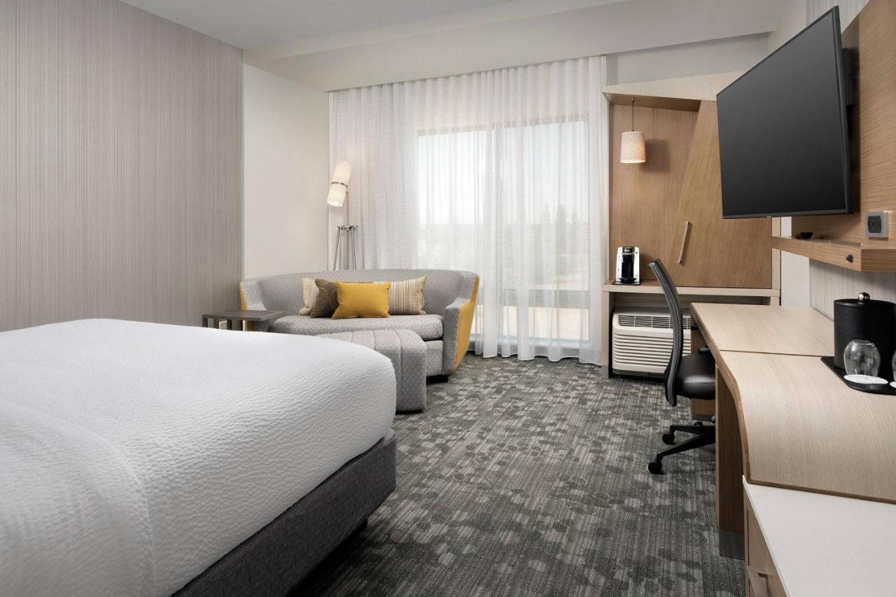 Guest room, 1 King, Sofa bed, City view at Courtyard by Marriott Las Cruces at NMSU