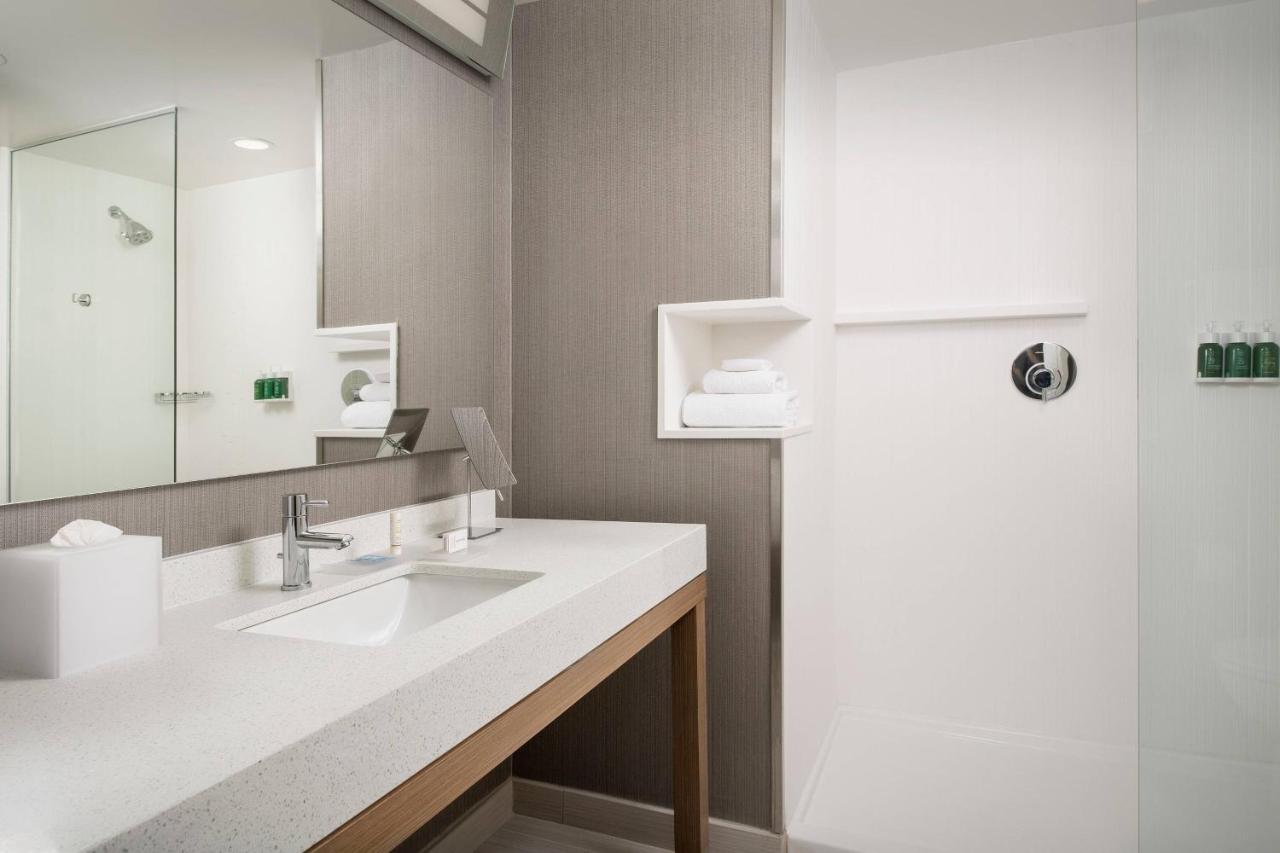 Guest King Room at Courtyard by Marriott Las Cruces at NMSU