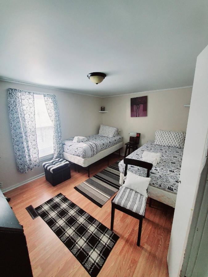 | Room in Guest room - Black-white Rm By Yale U