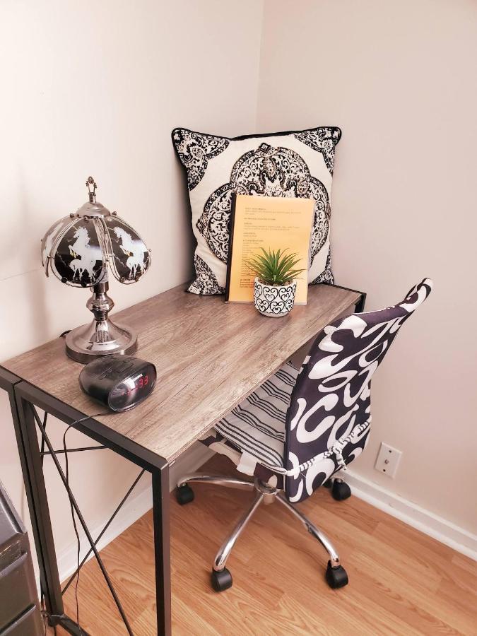 | Room in Guest room - Black-white Rm By Yale U