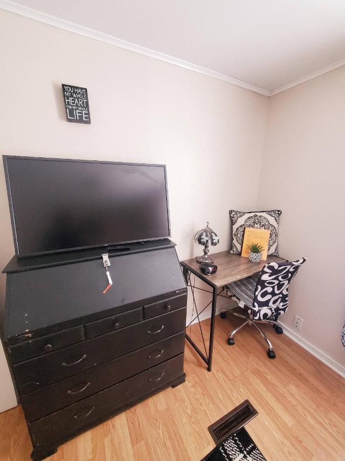  | Room in Guest room - Black-white Rm By Yale U