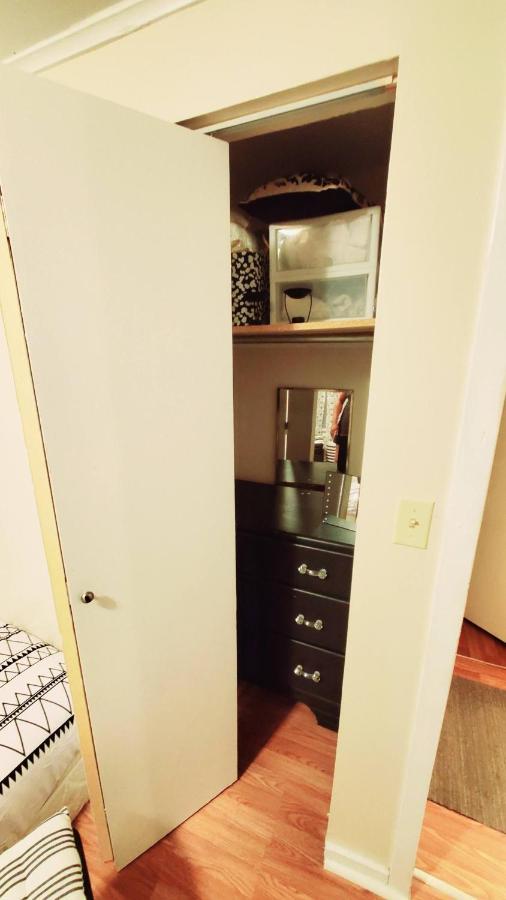 | Room in Guest room - Black-white Rm By Yale U