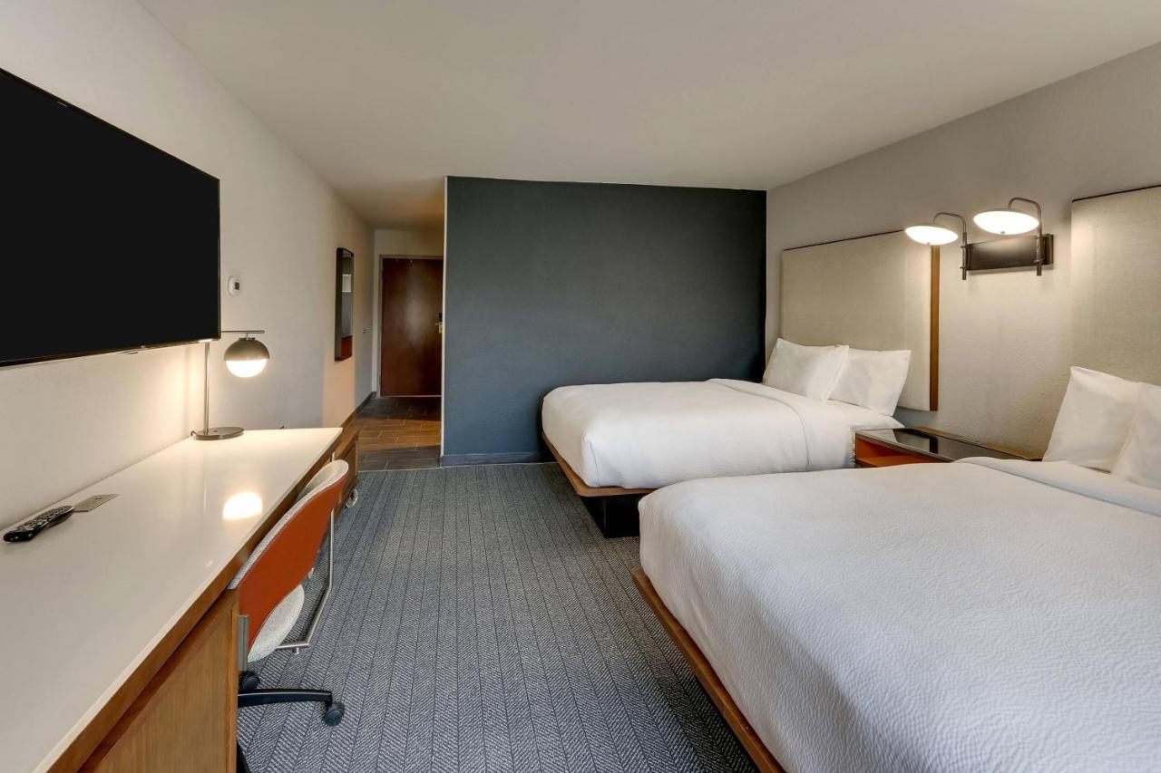 Queen Room with Two Queen Beds with View at Courtyard Lexington South/Hamburg Place