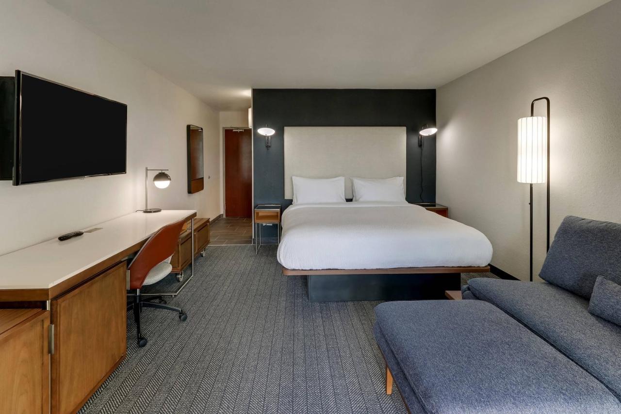 King Room with Sofa Bed at Courtyard Lexington South/Hamburg Place