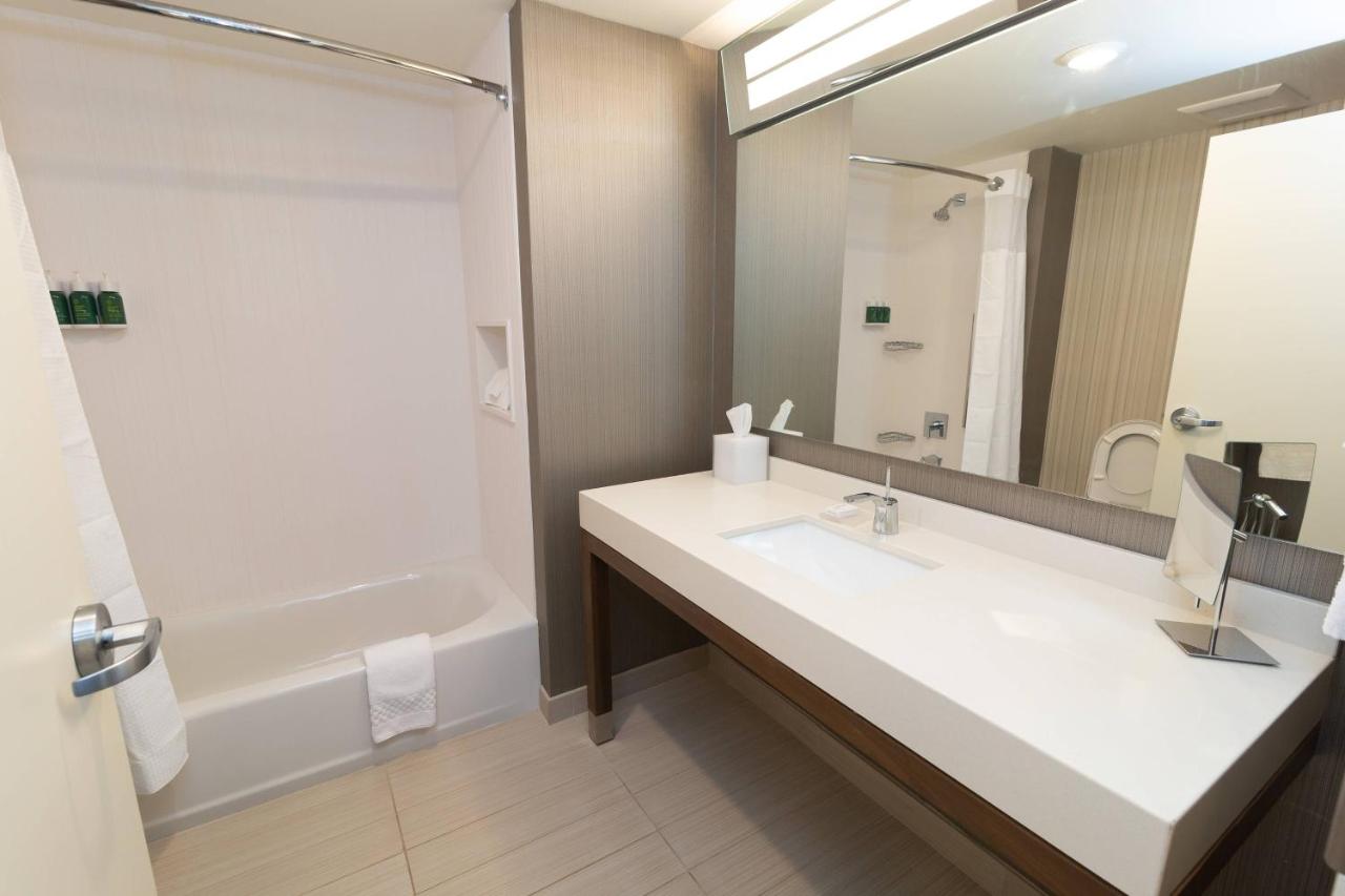 Double Queen Room at Courtyard by Marriott Cartersville