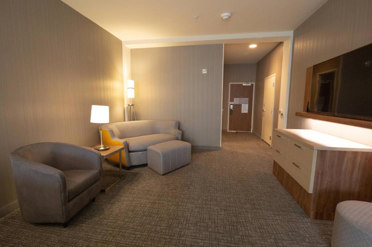 Suite, 2 Queen at Courtyard by Marriott Cartersville