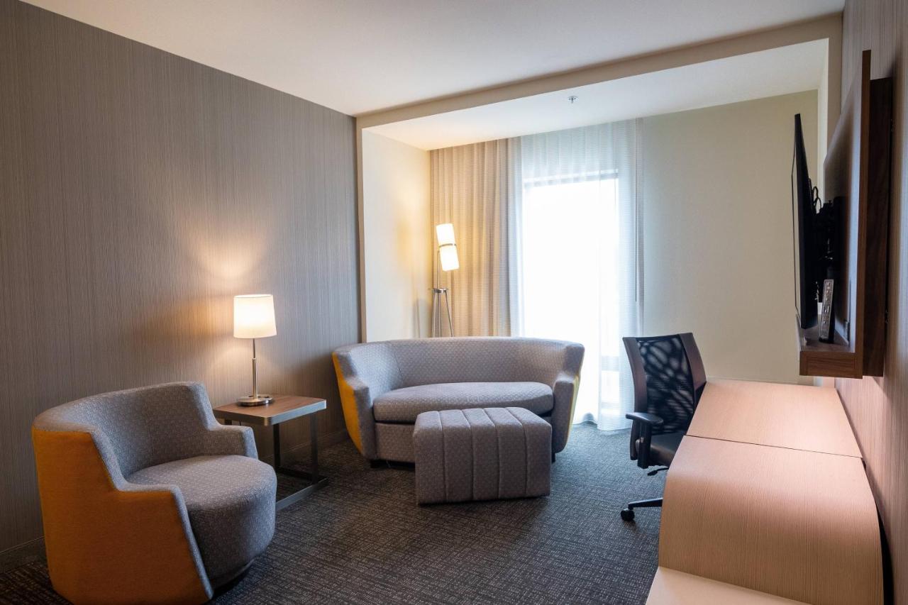 Suite, 1 King, Sofa bed at Courtyard by Marriott Cartersville