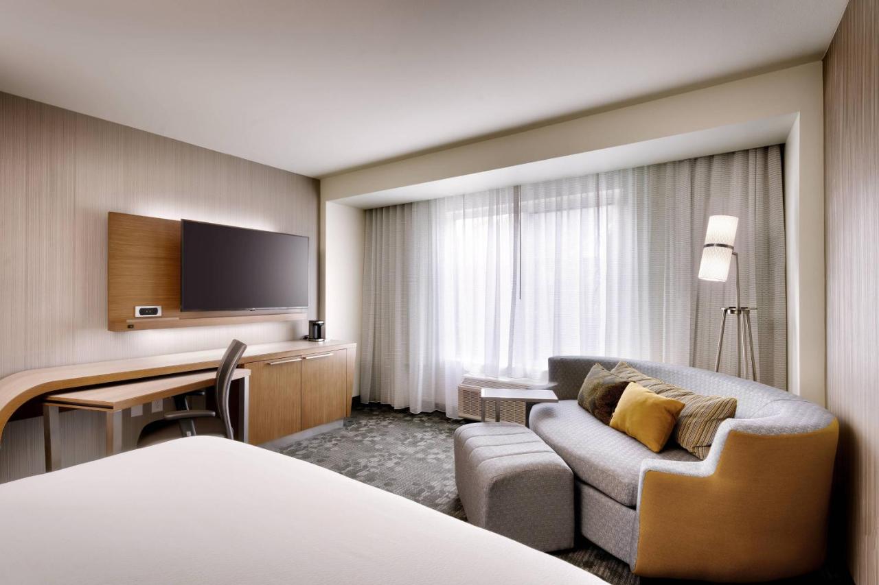 King Room with Sofa Bed at Courtyard by Marriott Atlanta Duluth Downtown