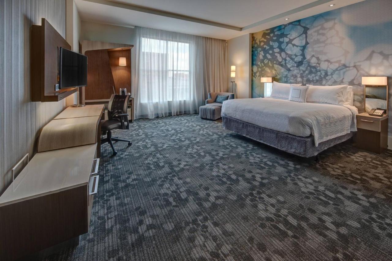 | Courtyard by Marriott Kansas City Downtown/Convention Center