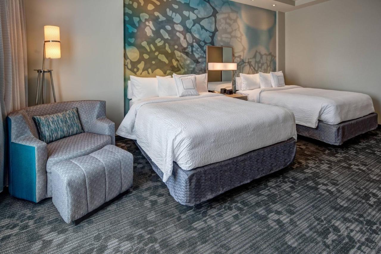 | Courtyard by Marriott Kansas City Downtown/Convention Center