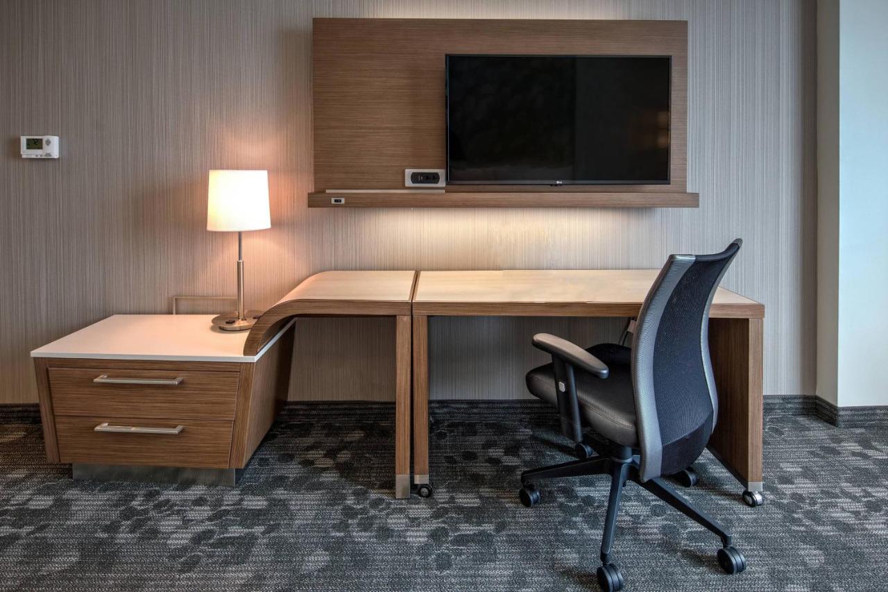 | Courtyard by Marriott Kansas City Downtown/Convention Center