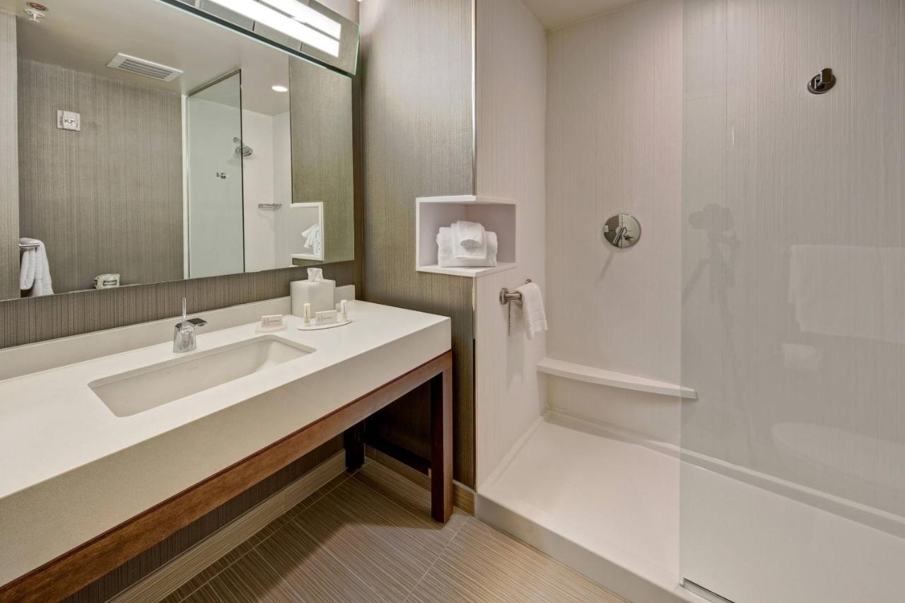 | Courtyard by Marriott Kansas City Downtown/Convention Center