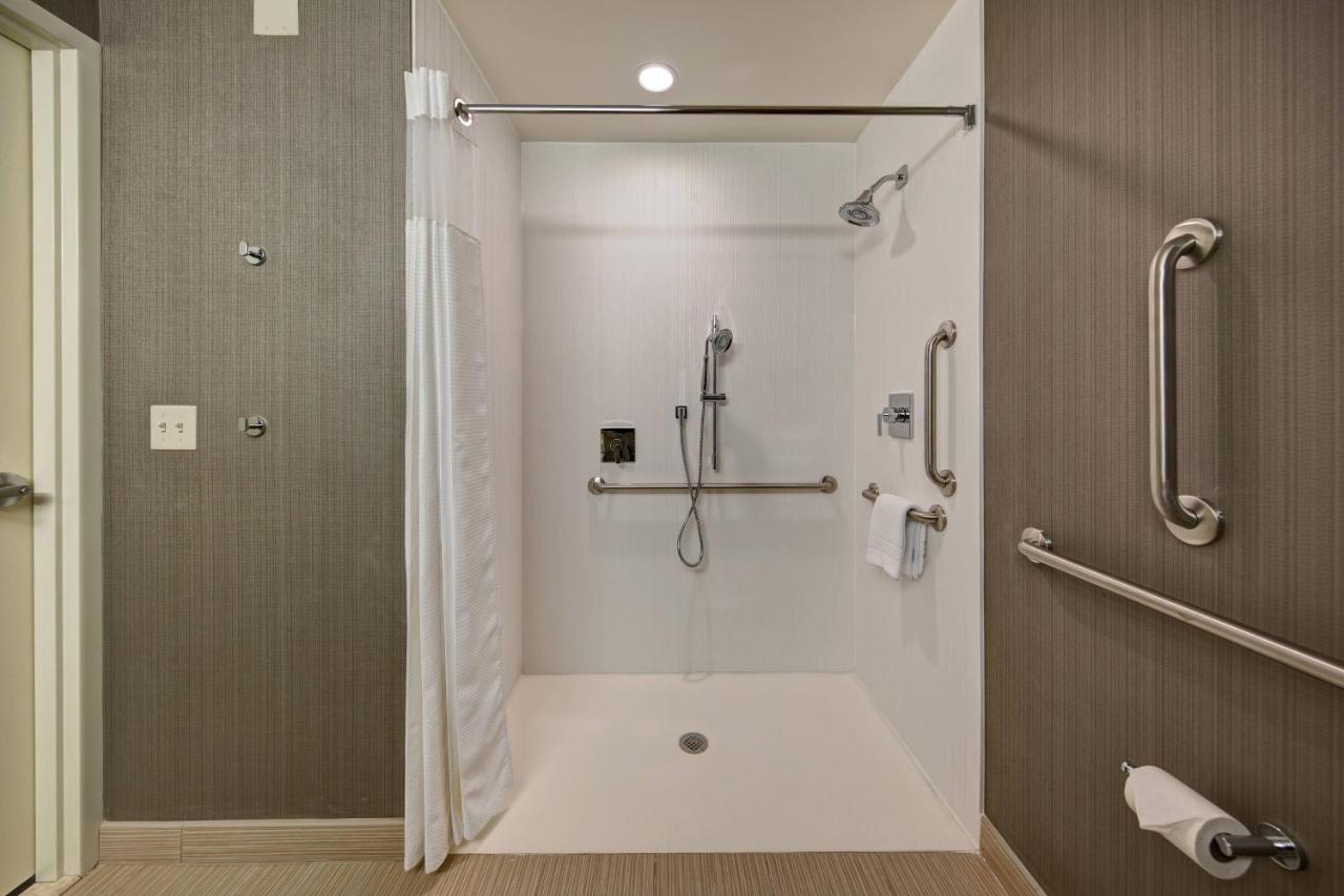 | Courtyard by Marriott Kansas City Downtown/Convention Center