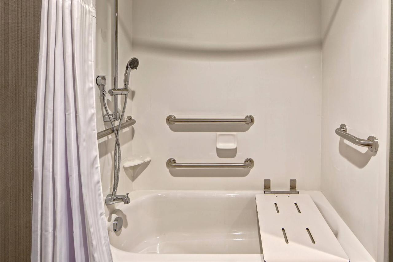 | Courtyard by Marriott Kansas City Downtown/Convention Center