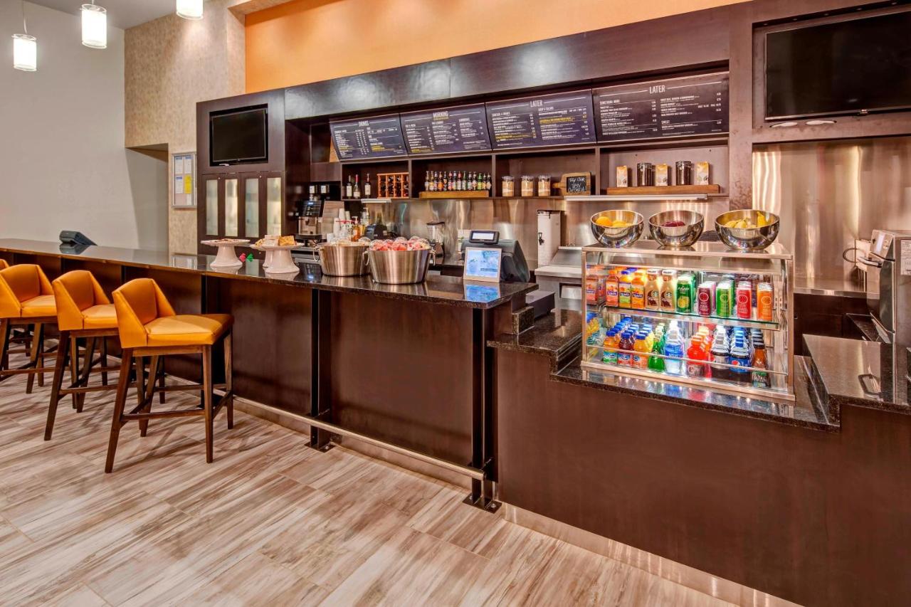 | Courtyard by Marriott Kansas City Downtown/Convention Center