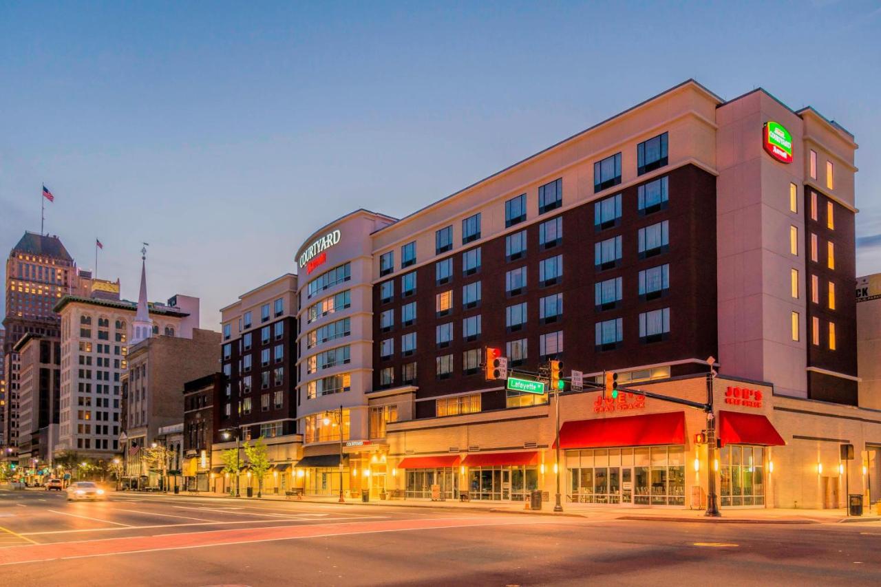 | Courtyard by Marriott Newark Downtown
