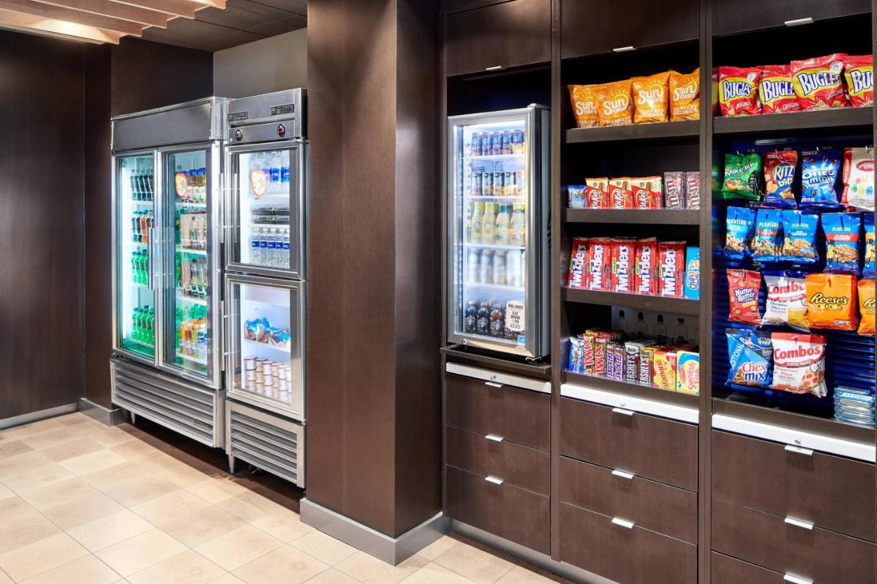 | Courtyard by Marriott Newark Downtown