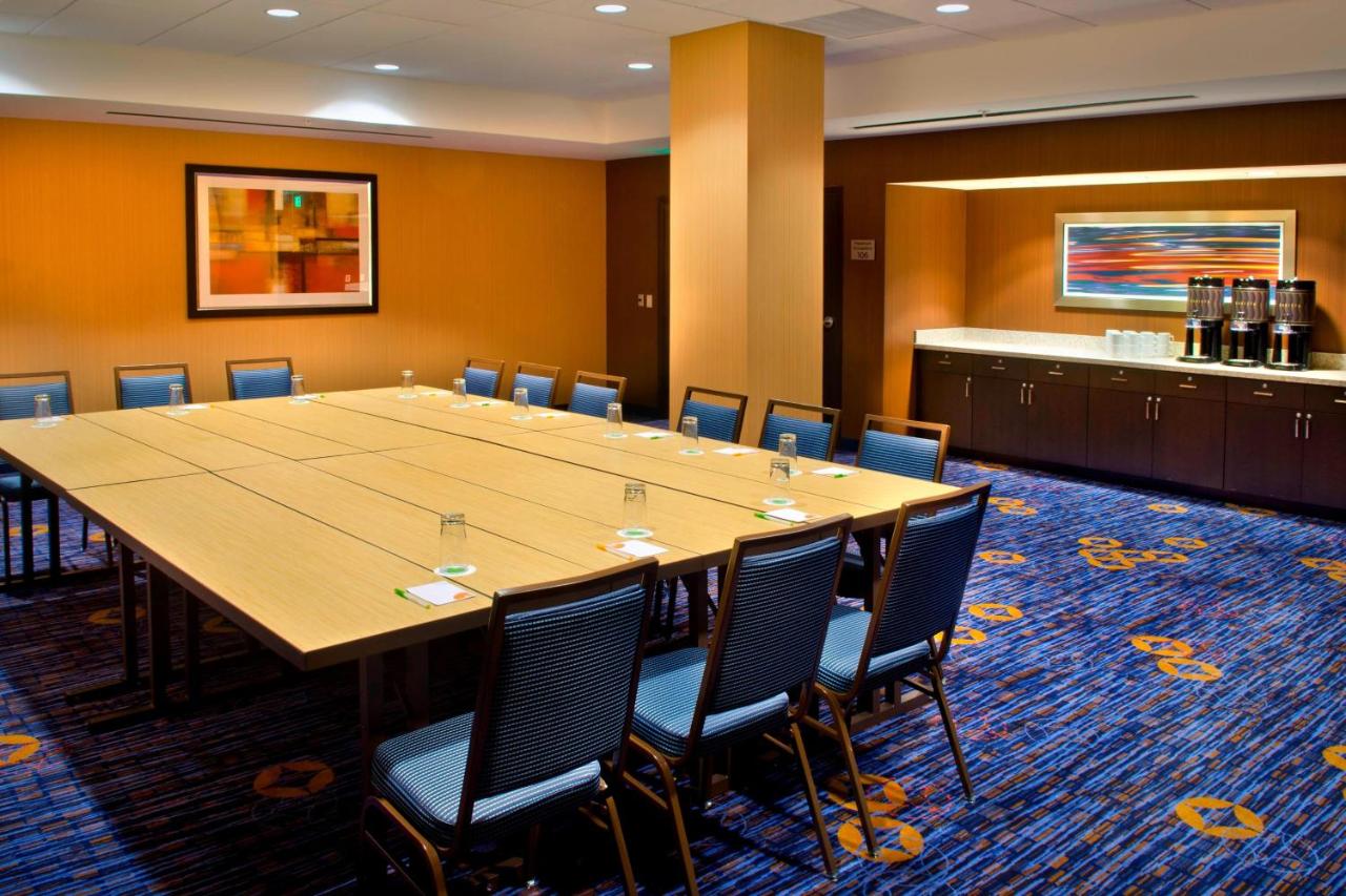 | Courtyard by Marriott Newark Downtown