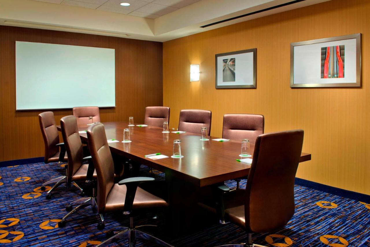 | Courtyard by Marriott Newark Downtown
